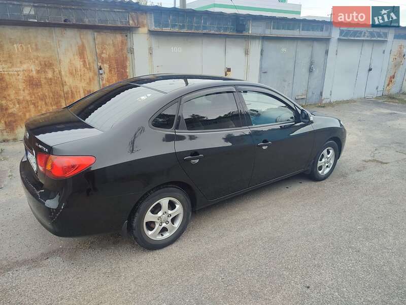 Седан Hyundai Elantra 2010 в Киеве
