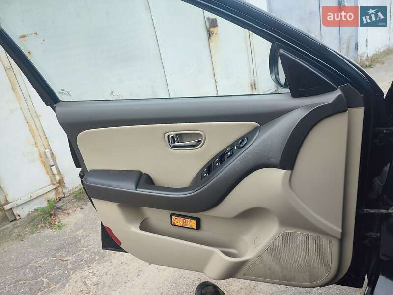 Седан Hyundai Elantra 2010 в Киеве