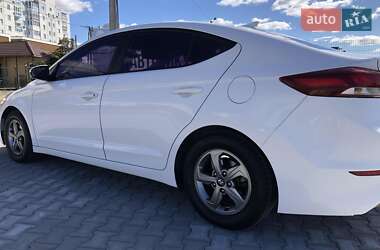 Седан Hyundai Elantra 2017 в Петропавлівській Борщагівці