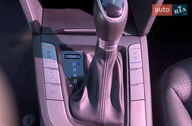 Седан Hyundai Elantra 2017 в Петропавловской Борщаговке