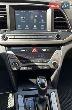 Седан Hyundai Elantra 2016 в 