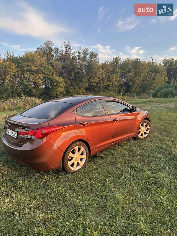 Hyundai Elantra 2012