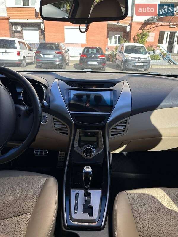 Седан Hyundai Elantra 2012 в Киеве