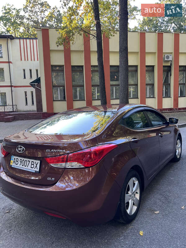 Седан Hyundai Elantra 2013 в Виннице