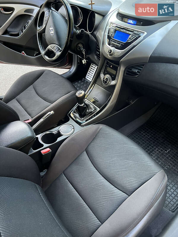 Седан Hyundai Elantra 2013 в Виннице
