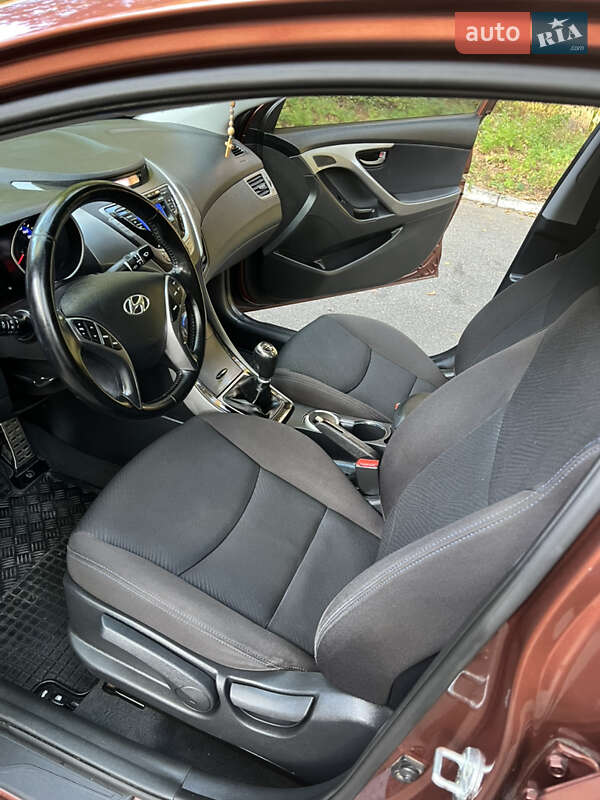 Седан Hyundai Elantra 2013 в Виннице