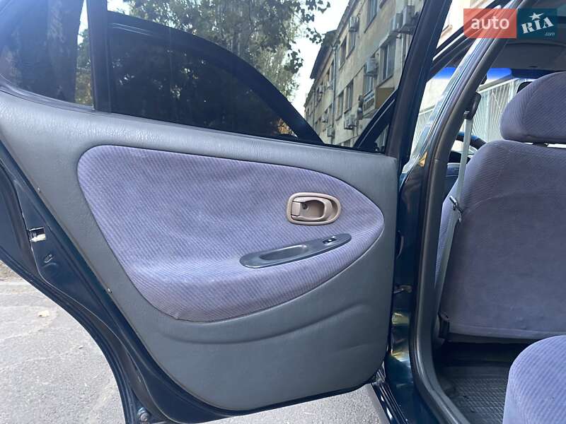 Седан Hyundai Elantra 1999 в Одессе