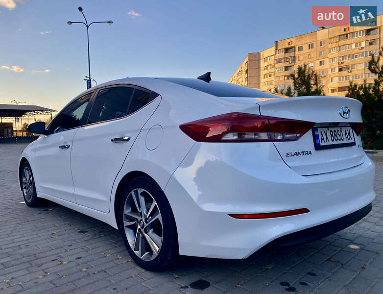 Седан Hyundai Elantra 2016 в Харкові
