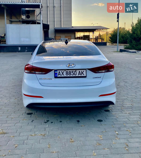Седан Hyundai Elantra 2016 в Харкові