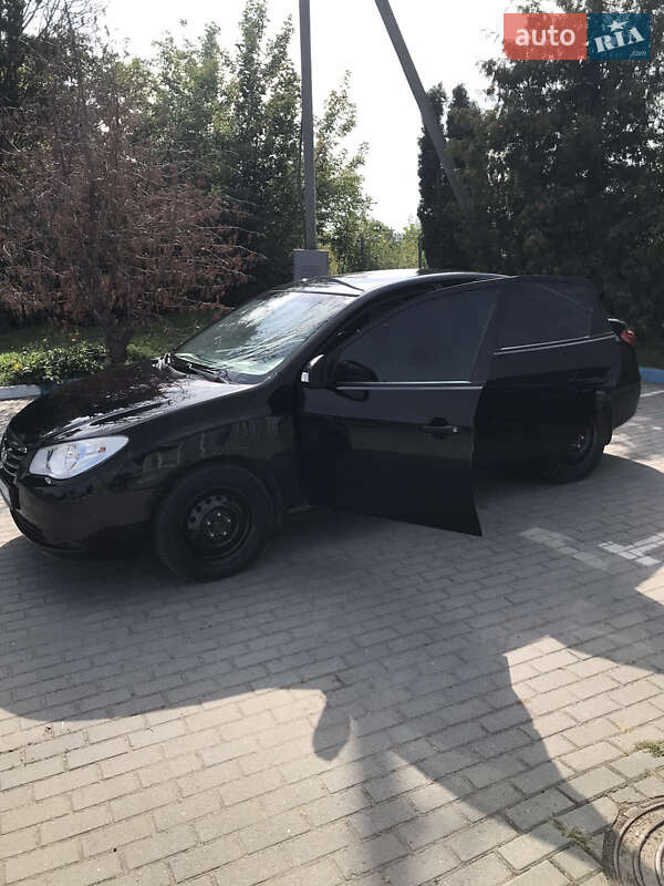 Седан Hyundai Elantra 2010 в Львове