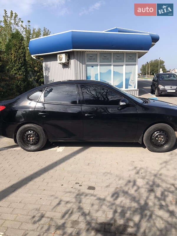 Седан Hyundai Elantra 2010 в Львове