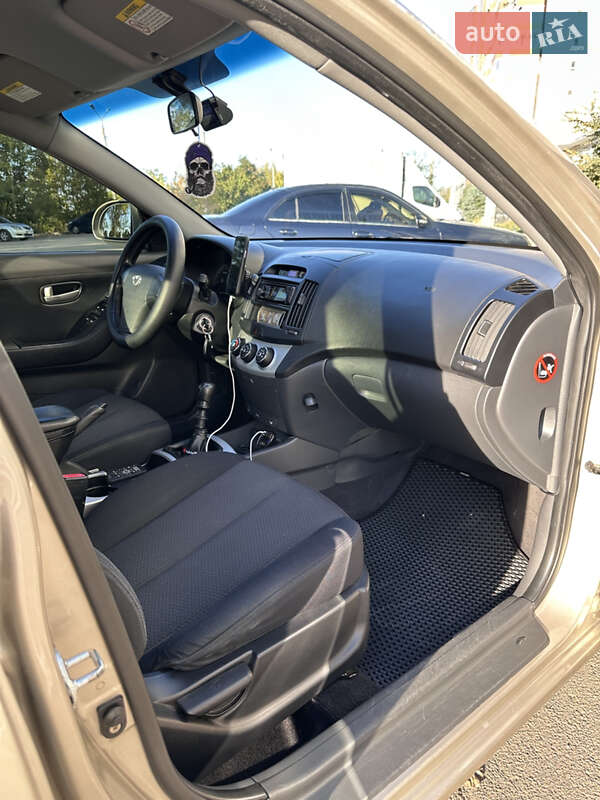 Седан Hyundai Elantra 2008 в Николаеве