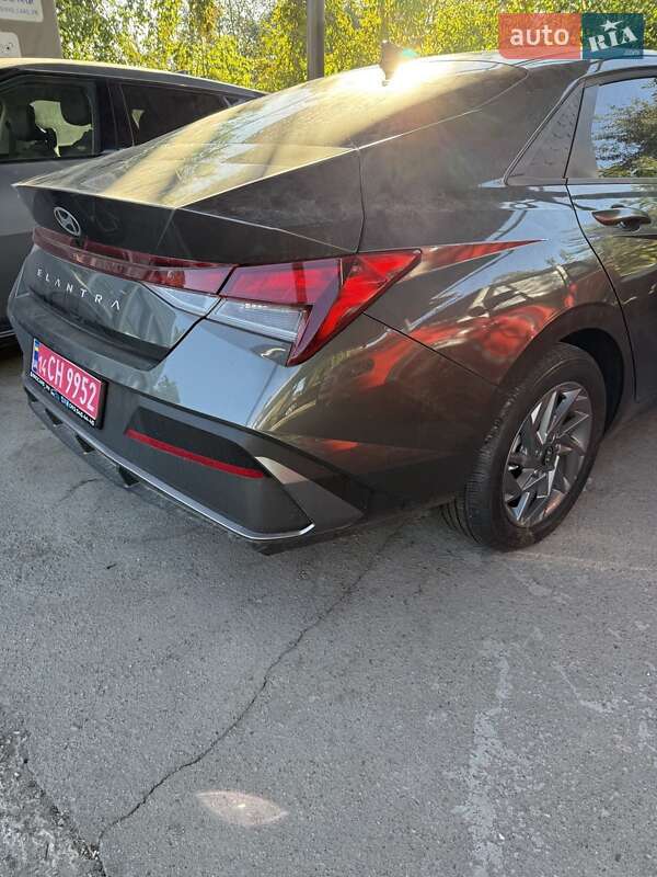 Седан Hyundai Elantra 2024 в Виннице