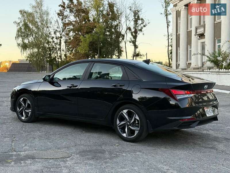 Седан Hyundai Elantra 2023 в Тараще