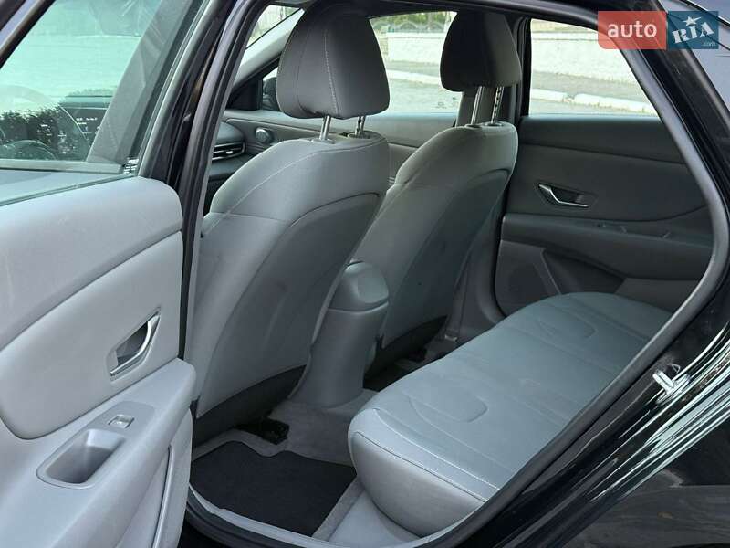 Седан Hyundai Elantra 2023 в Тараще