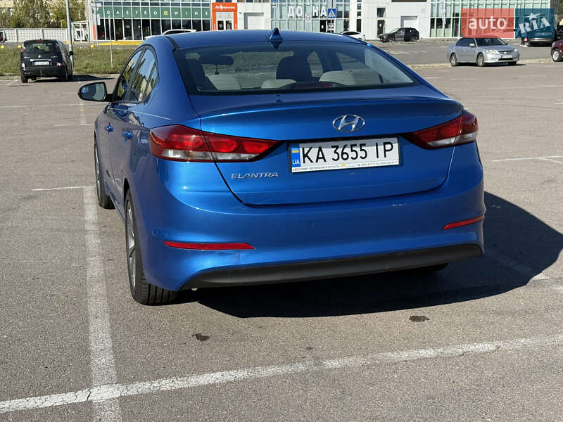Седан Hyundai Elantra 2016 в Києві