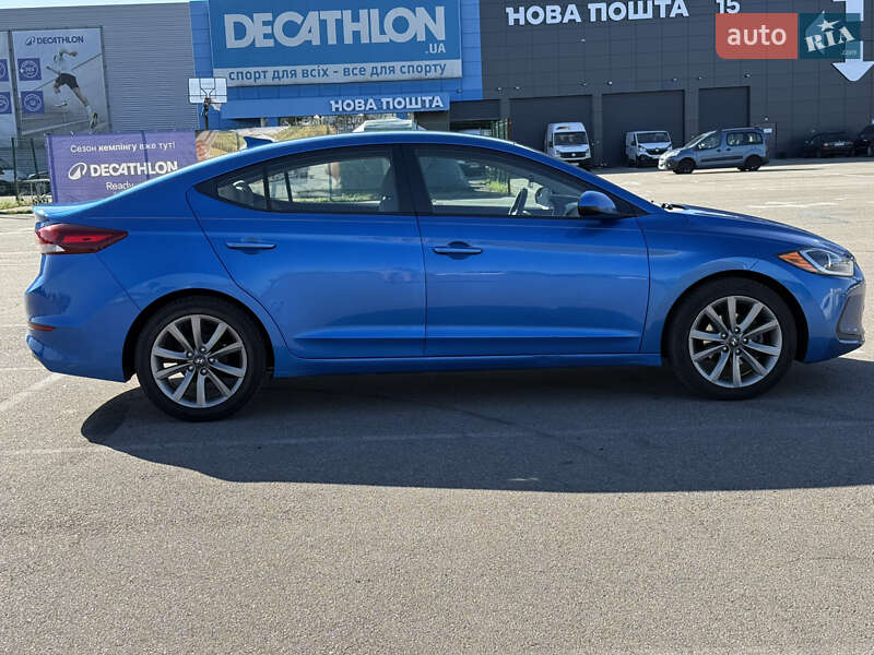 Седан Hyundai Elantra 2016 в Києві