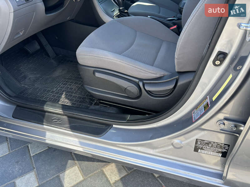 Седан Hyundai Elantra 2014 в Полтаве
