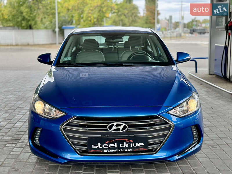 Седан Hyundai Elantra 2016 в Николаеве