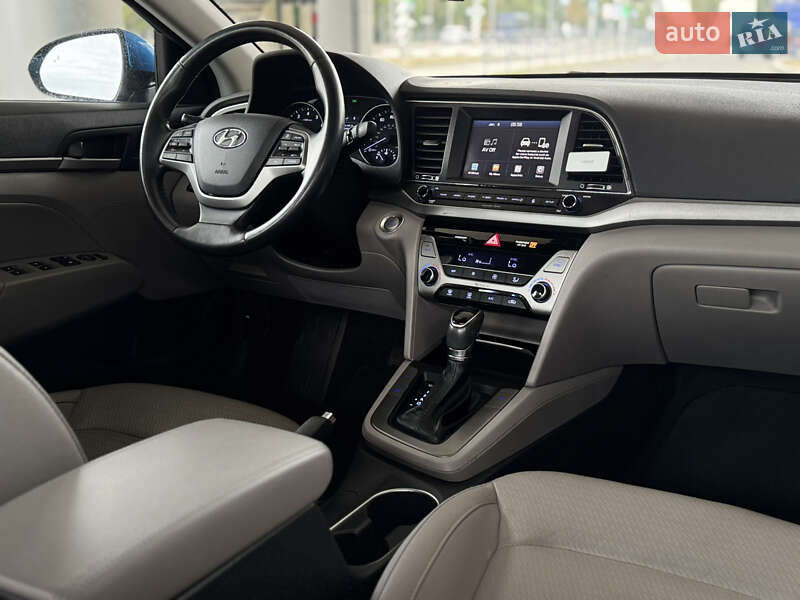 Седан Hyundai Elantra 2016 в Николаеве
