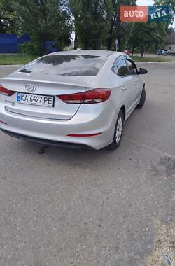 Седан Hyundai Elantra 2018 в Киеве
