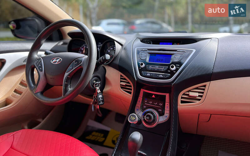 Седан Hyundai Elantra 2013 в Львове