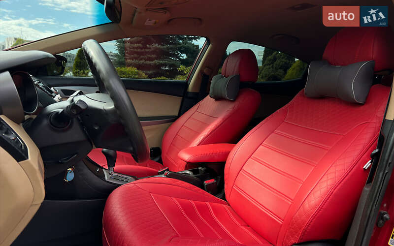 Седан Hyundai Elantra 2013 в Львове