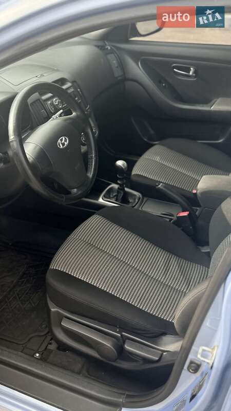 Седан Hyundai Elantra 2011 в Днепре