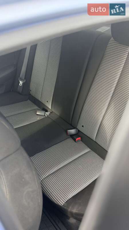 Седан Hyundai Elantra 2011 в Днепре