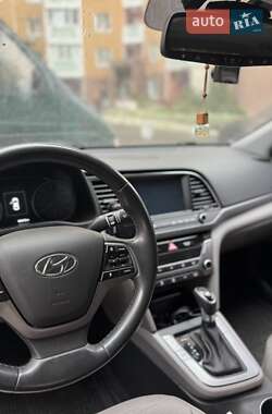 Седан Hyundai Elantra 2016 в 