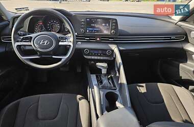 Седан Hyundai Elantra 2021 в 