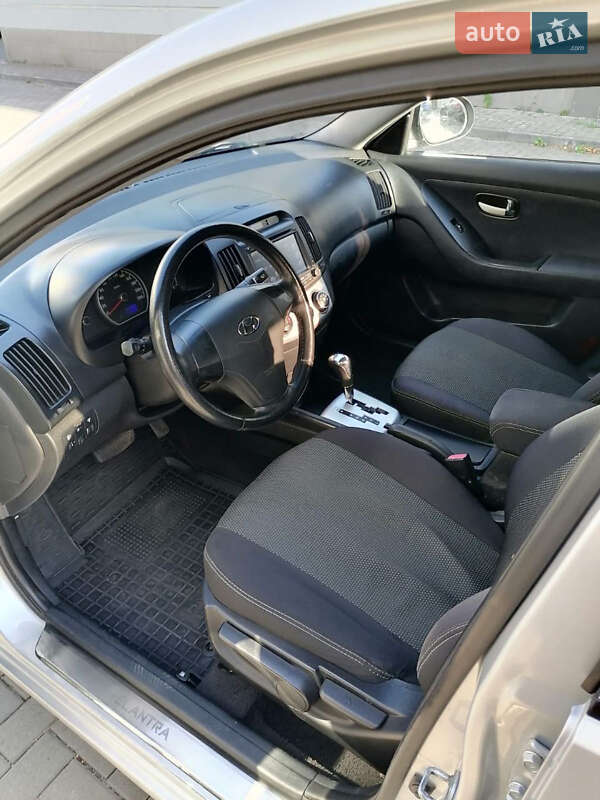 Седан Hyundai Elantra 2010 в Одессе