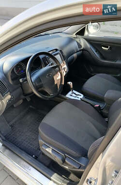 Седан Hyundai Elantra 2010 в 