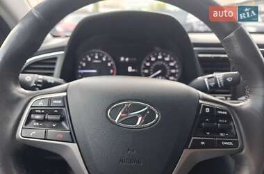 Седан Hyundai Elantra 2016 в 