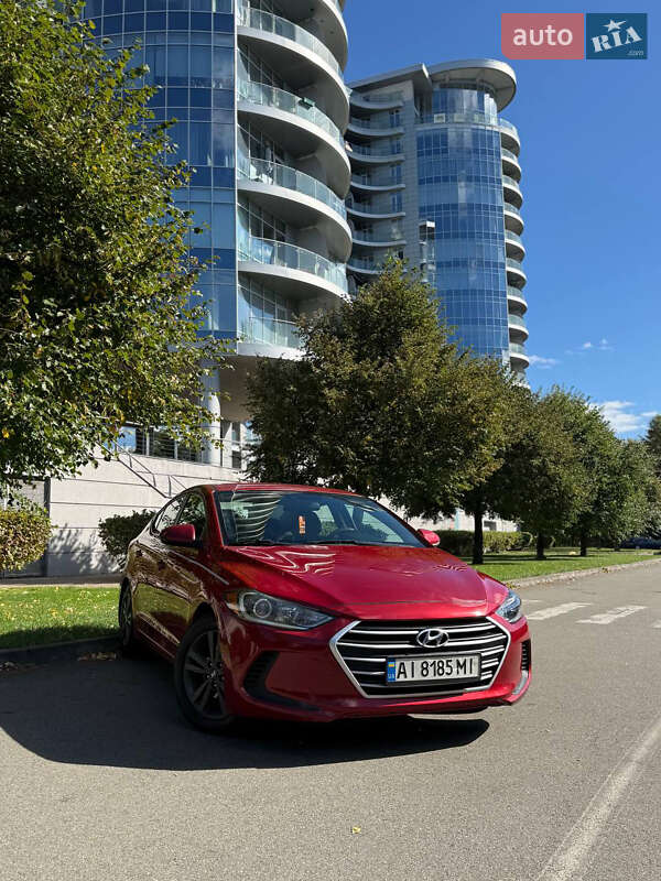 Седан Hyundai Elantra 2016 в Киеве