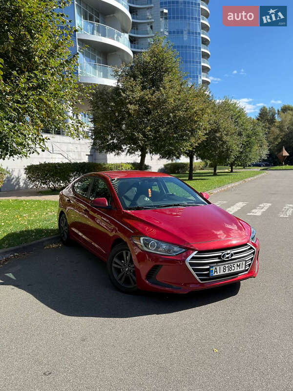 Седан Hyundai Elantra 2016 в Киеве