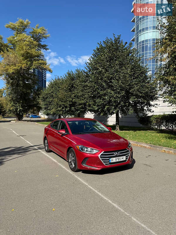 Седан Hyundai Elantra 2016 в Киеве