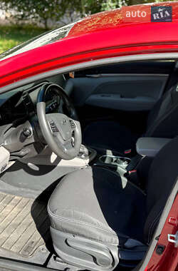 Седан Hyundai Elantra 2016 в 