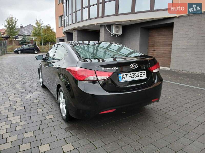 Седан Hyundai Elantra 2012 в Ивано-Франковске