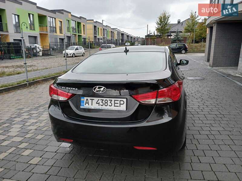 Седан Hyundai Elantra 2012 в Ивано-Франковске