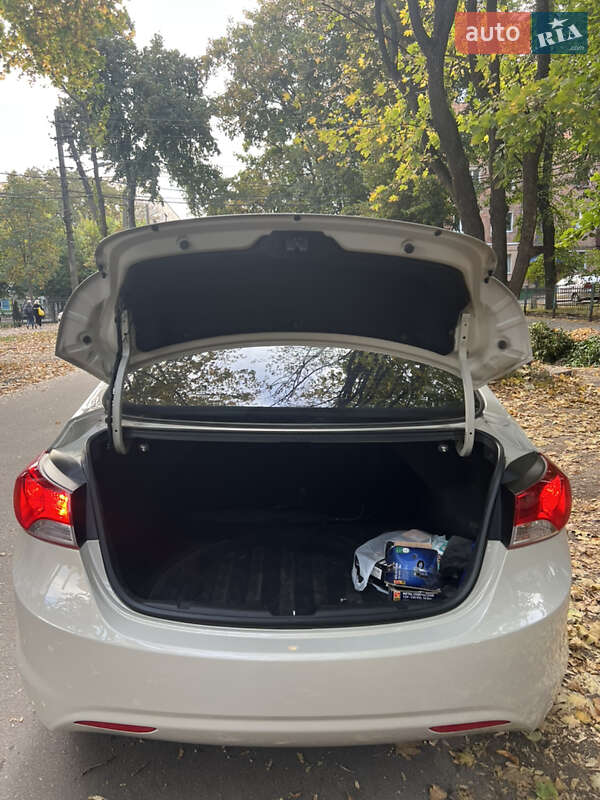 Седан Hyundai Elantra 2012 в Киеве фото 30 Седан Hyundai Elantra 2012 в Киеве
