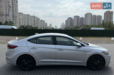 Седан Hyundai Elantra 2017 в 