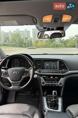 Седан Hyundai Elantra 2017 в 
