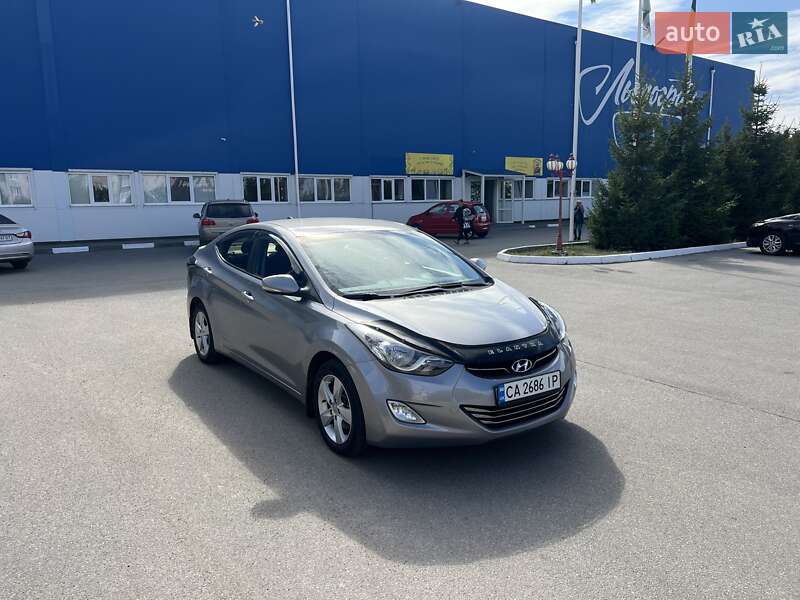 Седан Hyundai Elantra 2013 в Богуславе