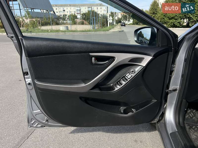 Седан Hyundai Elantra 2013 в Богуславе