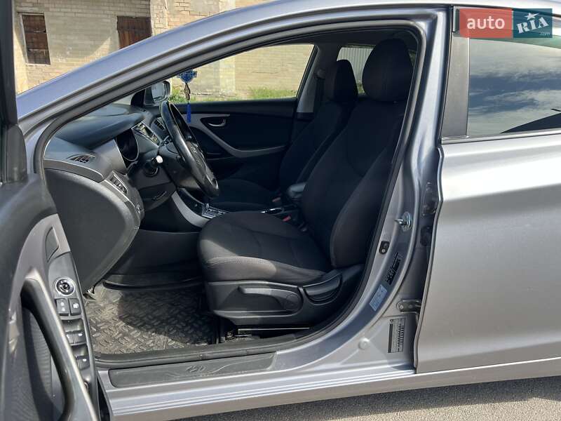 Седан Hyundai Elantra 2013 в Богуславе