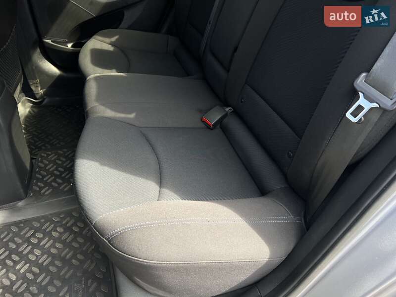 Седан Hyundai Elantra 2013 в Богуславе