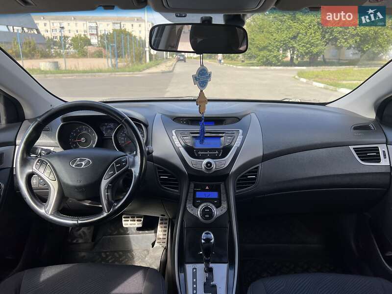 Седан Hyundai Elantra 2013 в Богуславе