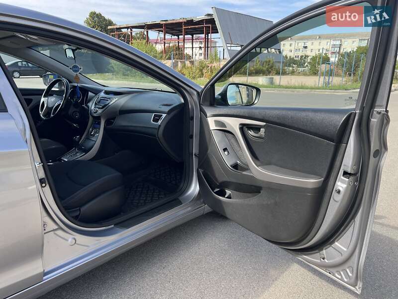 Седан Hyundai Elantra 2013 в Богуславе