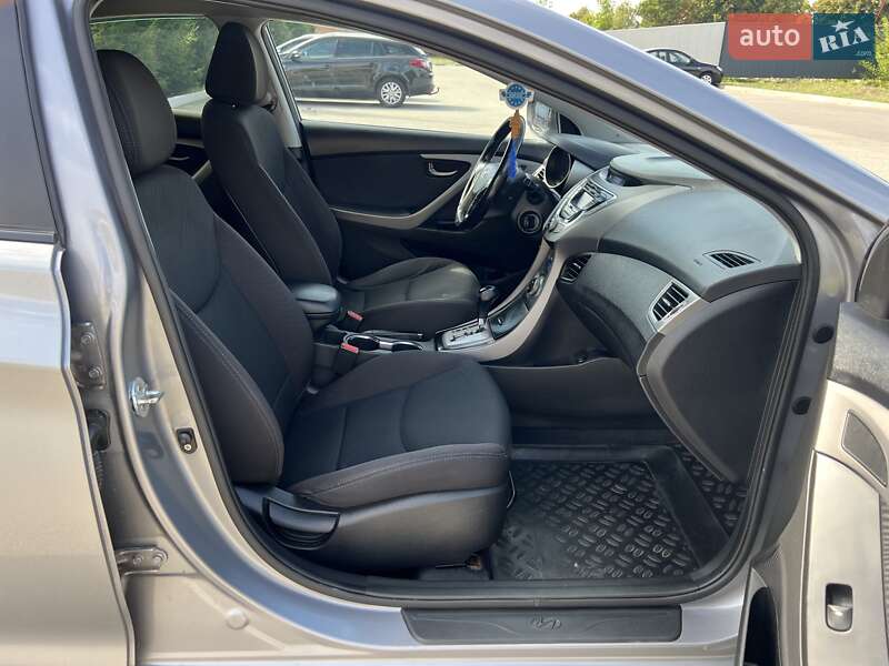 Седан Hyundai Elantra 2013 в Богуславе